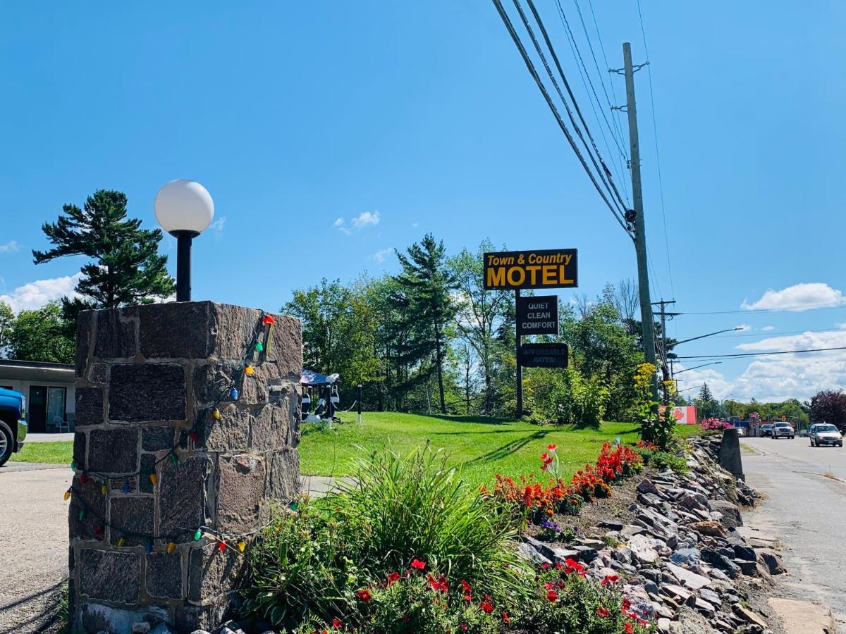 Town & Country Motel Parry Sound Exterior photo