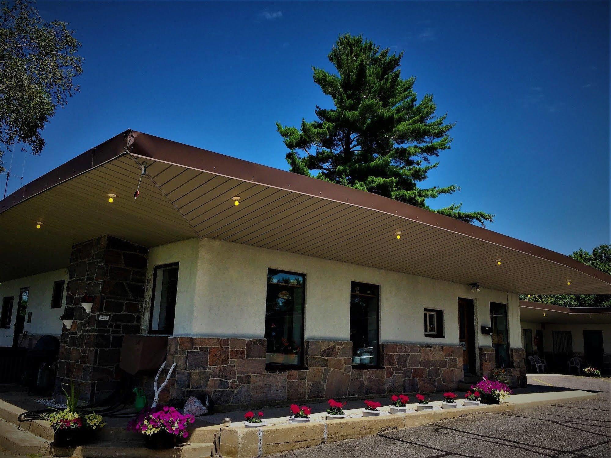 Town & Country Motel Parry Sound Exterior photo